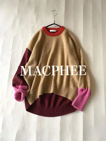 투모로우랜드 MACPHEE 울 100% 배색 절개 크루넥 니트