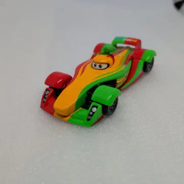 카즈 토미카 립 클러치 곤스키