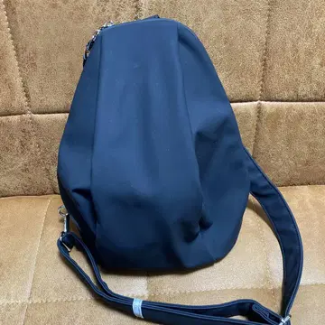 KEYUCA 바디 백 블랙