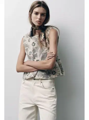 ZARA 플라워 프린트 구조 페플럼 상의