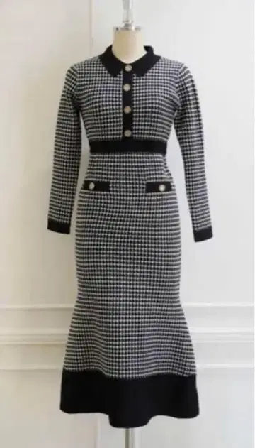 Her lip to Buckingham Knit Dress