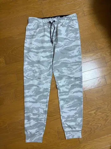 Quiksilver 그레이 카모플라쥬 팬츠