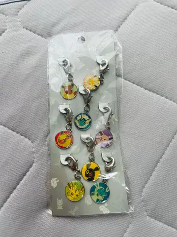 이브이즈 8캐릭터 참&스트랩 2세트