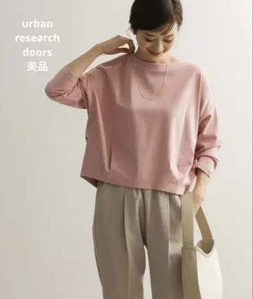 [새상품급] 어반 리서치 도어스 코튼 백 턱 7부 소매 풀오버