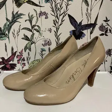 브리짓 버킨 펌프스 24.5cm 베이지