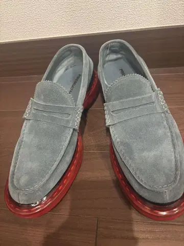 그레이 스웨이드 로퍼 빨간색 밑창