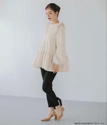 fitmore 피트모아 다이아 자카드 티어드 상의 베이지