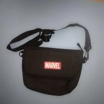 MARVEL 블랙 숄더백 캔버스