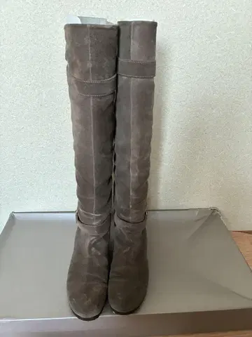 오데뜨 앤 오딜 그레이 스웨이드 롱 부츠 24