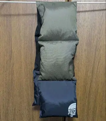 THE NORTH FACE 눕시 다운 머플러 블랙 올리브