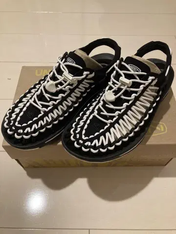 KEEN 블랙 화이트 샌들
