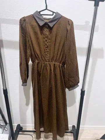 레이카즈 브라운 체크 긴팔 무릎 기장 원피스