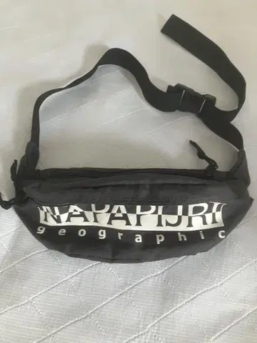 NAPAPIJRI 바디백 블랙