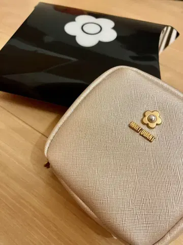 MARY QUANT 플라워 모티브 파우치 베이지