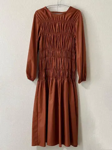 미사용 새상품 레이빔즈 셔링 개더 원피스 브라운 원피스