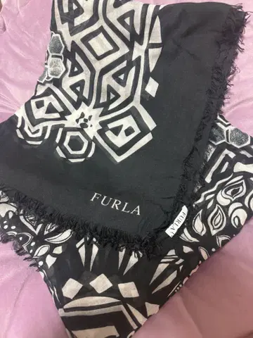 FURLA 기하학 패턴 스톨