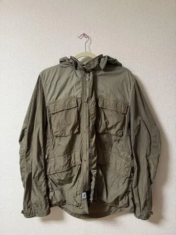 C.P. Company 후드 부착 밀리터리 자켓