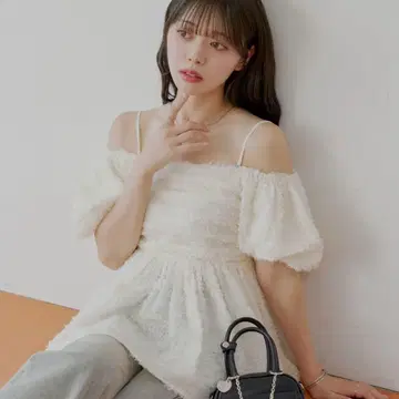 화이트 프릴 반팔 페플럼 블라우스