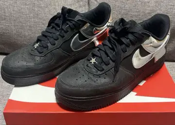 에어포스 1 로우 블랙 앤 메탈릭 실버