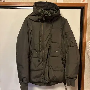 nonnative 후드 부착 다운 자켓 올리브 그린