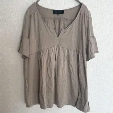 UNTITLED 모카 브라운 계열 티어드 슬리브 V넥