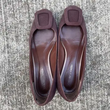 오데트 에 오딜 보르도 펌프스