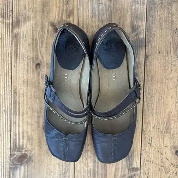 다크 브라운 스트랩 로퍼