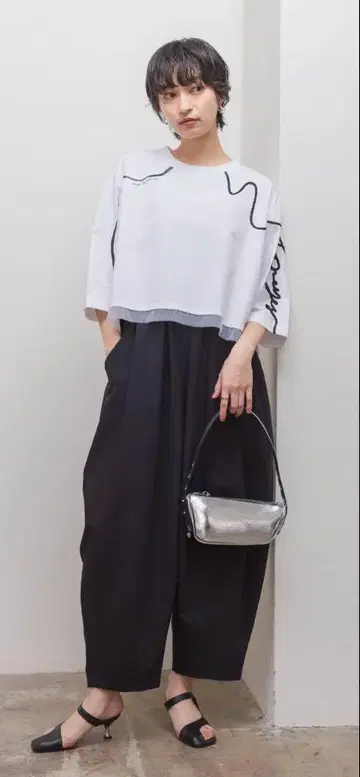 에이미 로우 티셔츠