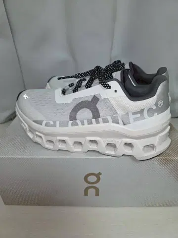 On 클라우드 몬스터 스니커즈 화이트/그레이 23.5cm