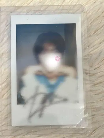 료 친필 사인 폴라로이드