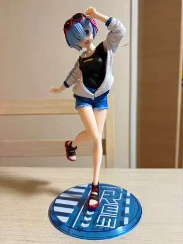 렘 피규어 캐주얼 의상