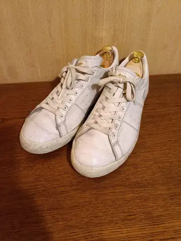 오니츠카타이거 화이트 스니커즈