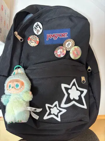 JANSPORT 블랙 백팩 별 모양 자수 봉제 인형 포함