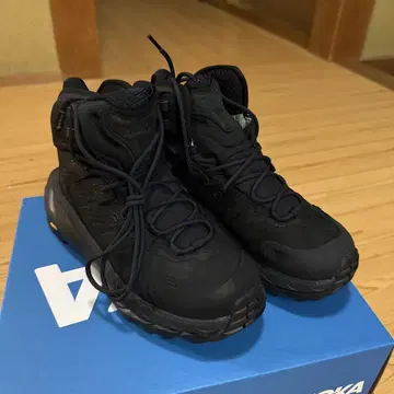 HOKA 미사용 새상품 24cm 등산용 신발