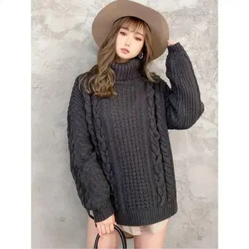 블랙 터틀넥 케이블 니트