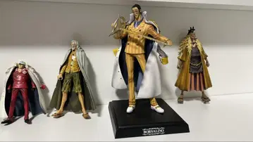 볼사리노 피규어 외 3체