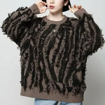 페이지 보이 프린지 자카드 풀오버 브라운 긴팔 니트 볼륨