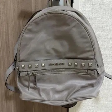 MICHAEL KORS 그레이 백팩