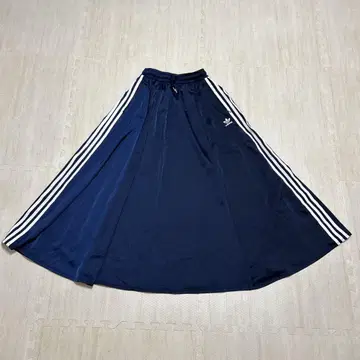 adidas 네이비 플레어 스커트