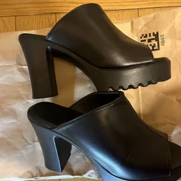 블랙 오픈토 힐 샌들 24.5cm