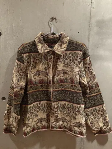 동물 패턴 긴팔 자켓 베이지 계열