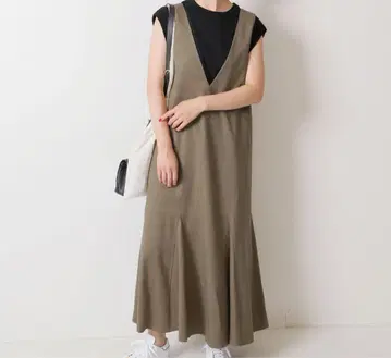 Spick & Span V넥 플레어 원피스 베이지 살로펫