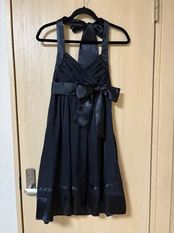 CECIL MCBEE 블랙 할터넥 드레스