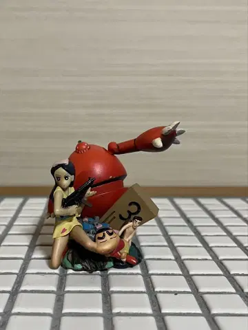 짱구는 못말려(크레용 신짱) 피규어 빨간색 로봇