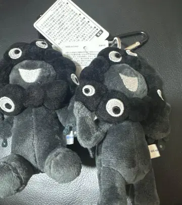 블랙 미야쿠미야쿠 키링 서고 앉고