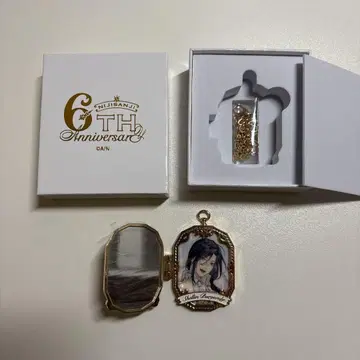 니지산지 6주년 로켓 펜던트 셰린 버건디