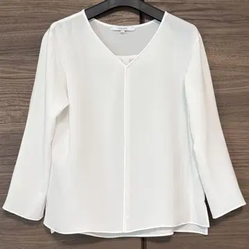 UNTITLED V넥 쉬폰 블라우스 드레이프감 원단