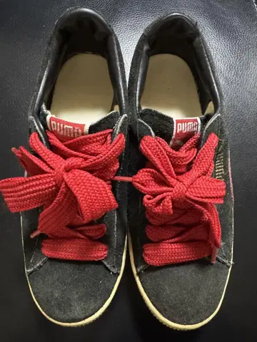 [ 가격 인하 ] PUMA 스니커즈 블랙/빨간색