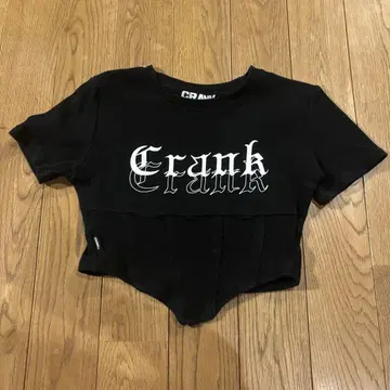 Crank 블랙 크롭 티셔츠 한국