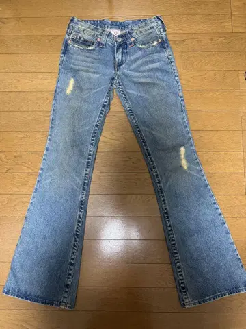 TRUE RELIGION 플레어 데님 자수 W26